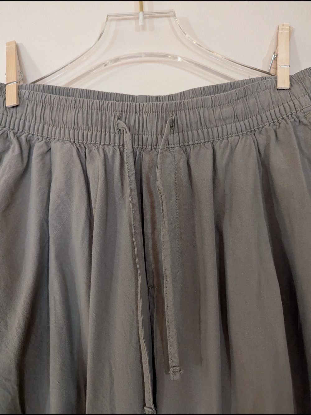 Richer Poorer Elastic Waist Pants in Soft Olive Green - Picture 3 of 5